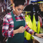 Regra que restringe trabalho de comércios no feriado é adiada de novo
