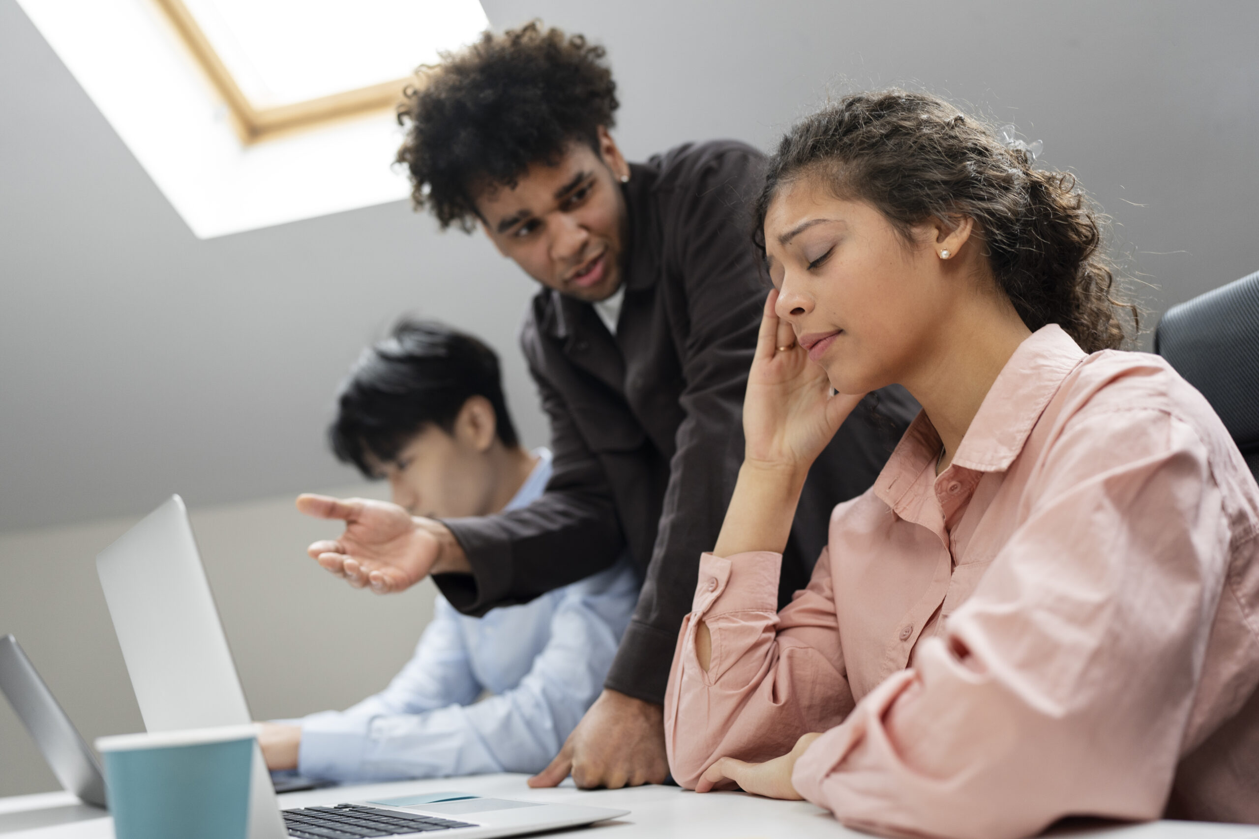 Cobranças excessivas no trabalho: quando a pressão vira abuso