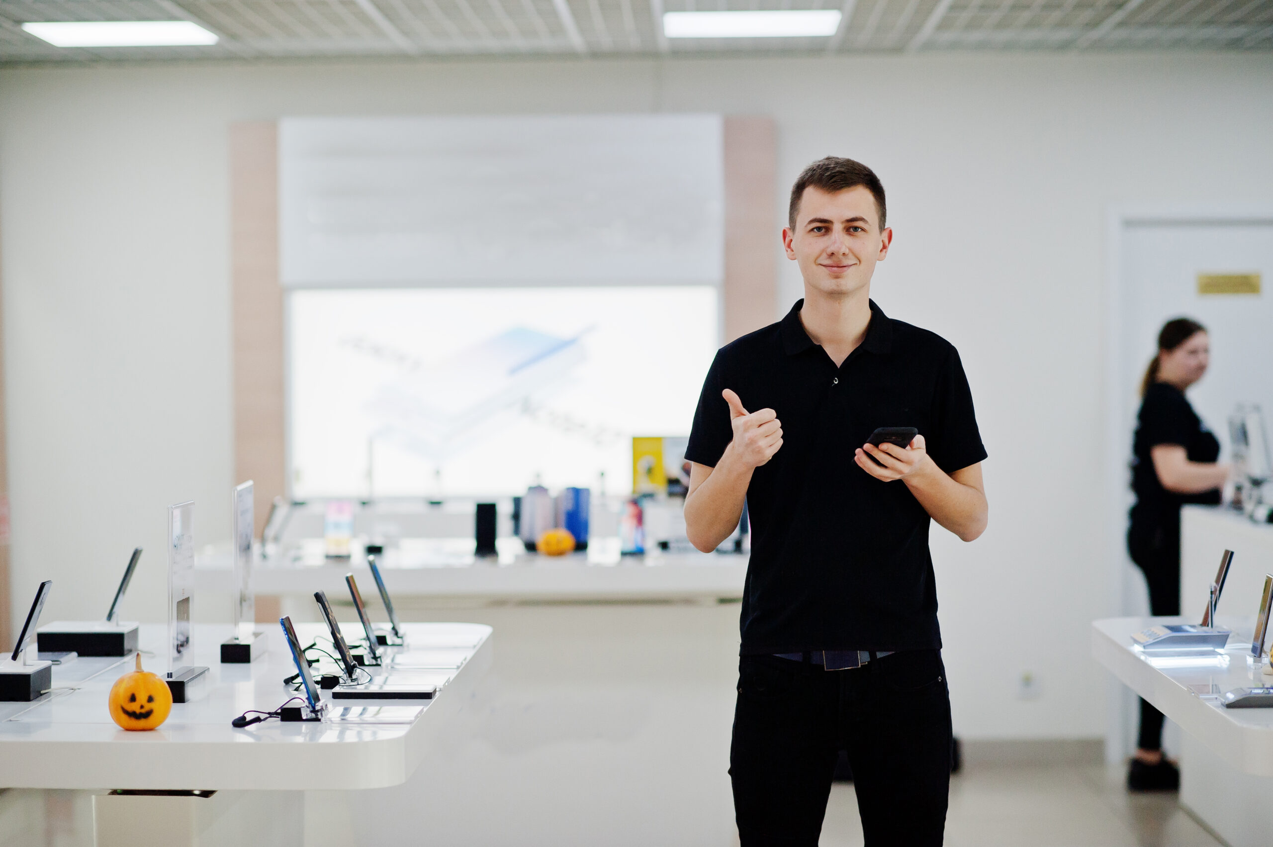 Direitos de Quem Trabalha em Lojas de Telefonia: Guia Completo