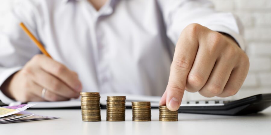 Reajuste salarial não veio: posso cobrar da empresa?