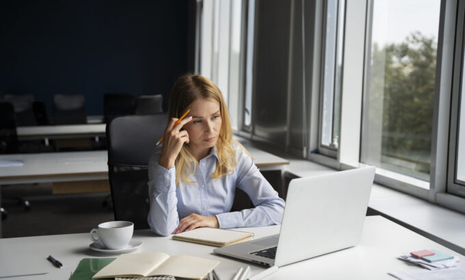 Posso pedir horas extras sem pausa? Entenda seus direitos