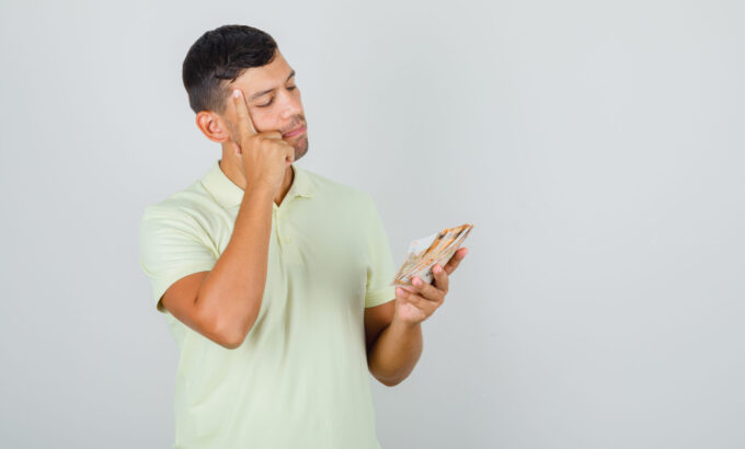 Meu salário veio menor: o que podem descontar?