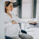 Gestante em contrato temporário tem direito à estabilidade