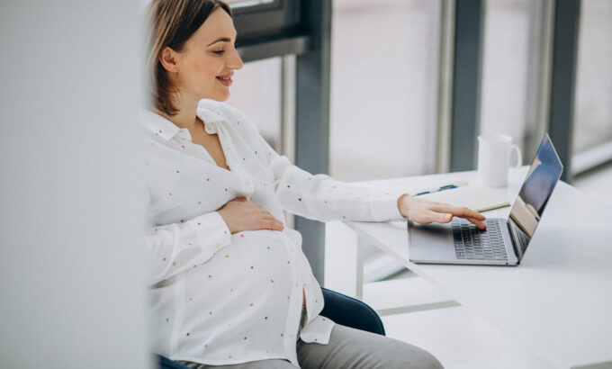 Gestante em contrato temporário tem direito à estabilidade